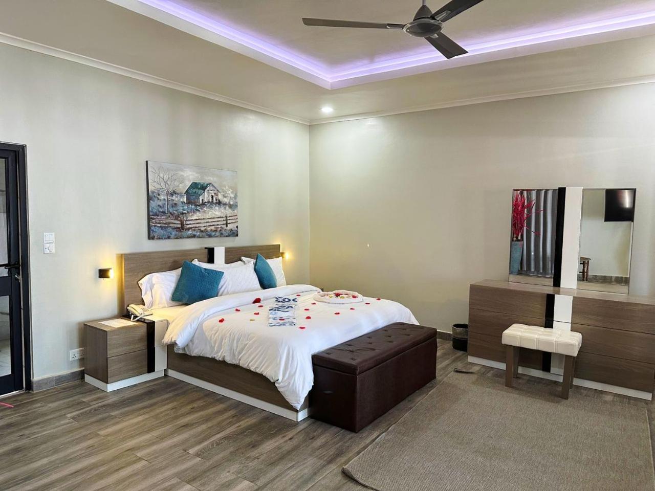 The Big Blue Resort & Spa Kasoa Ngoại thất bức ảnh